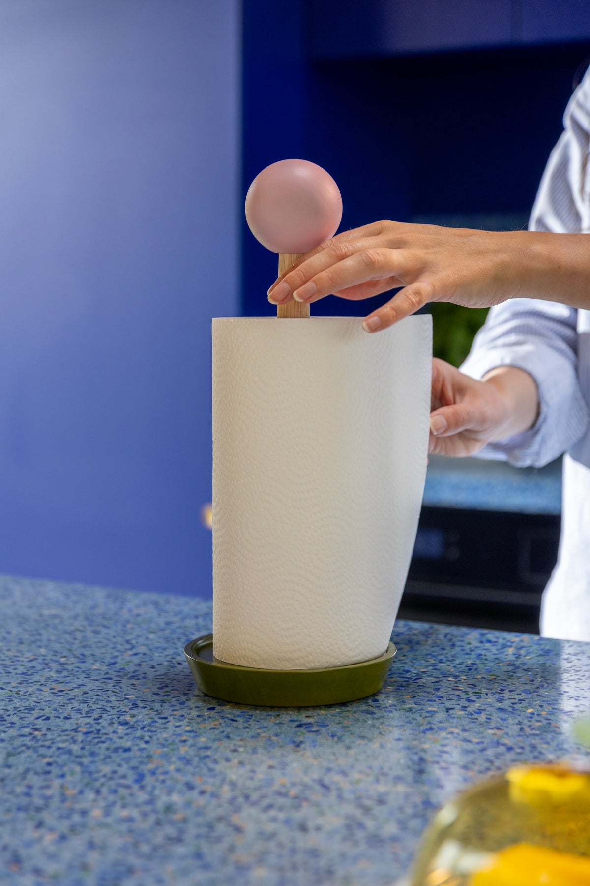 &Klevering Halma Paper Towel Holder - Pink