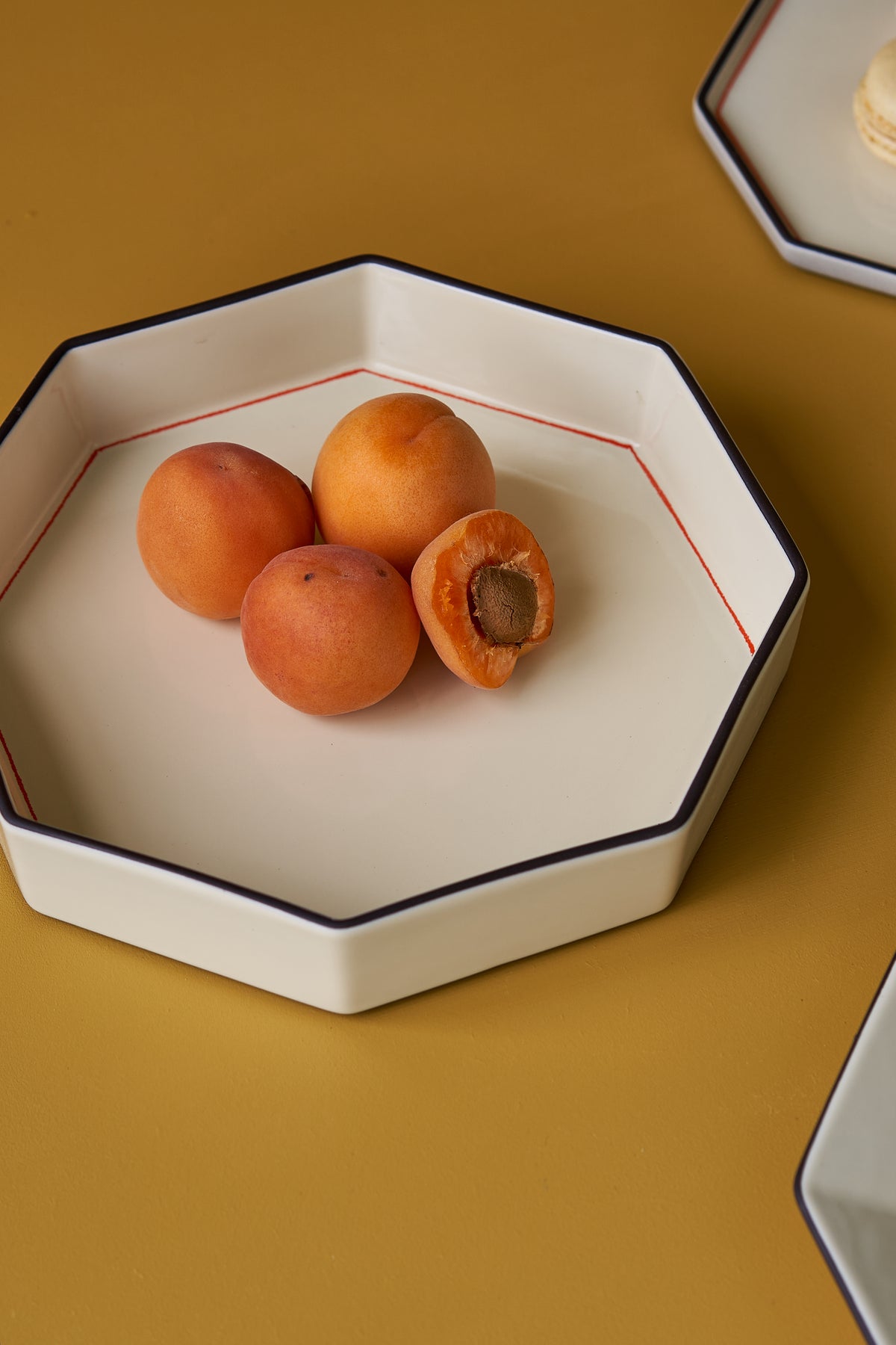 Black Blaze Gem Bowl - Ivory