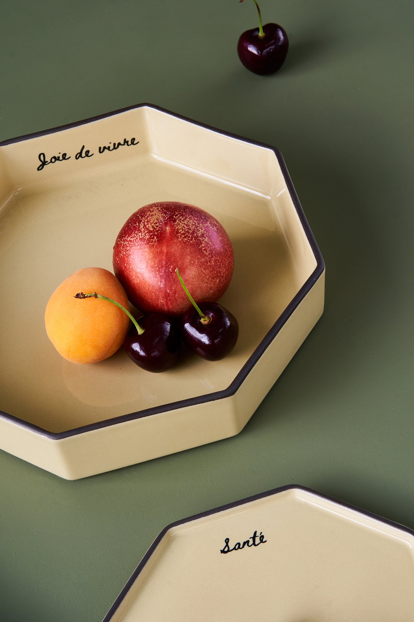 Black Blaze Gem Bowl - Wheat